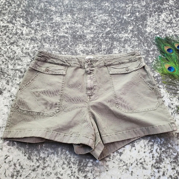 J.Crew Green Shorts - Picture 1 of 7